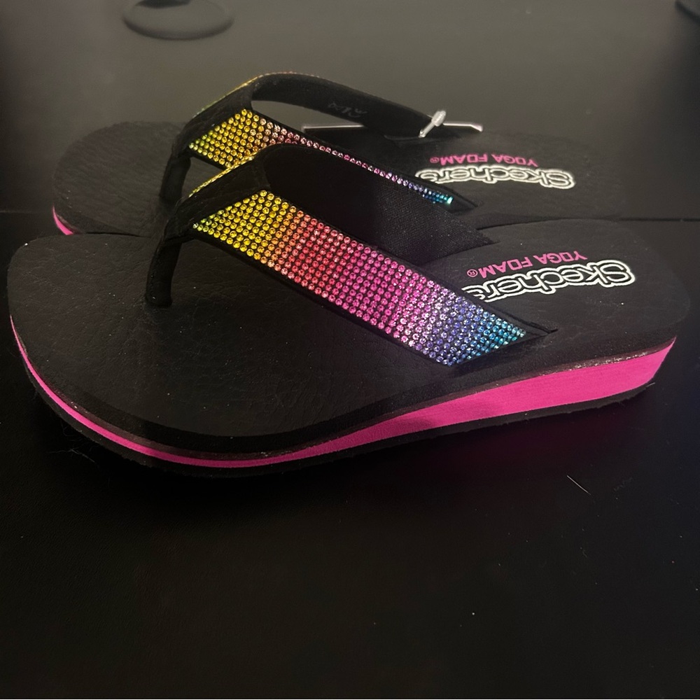 Skechers Yoga Foam  Black Flip Flops with Rainbow Straps Size 2